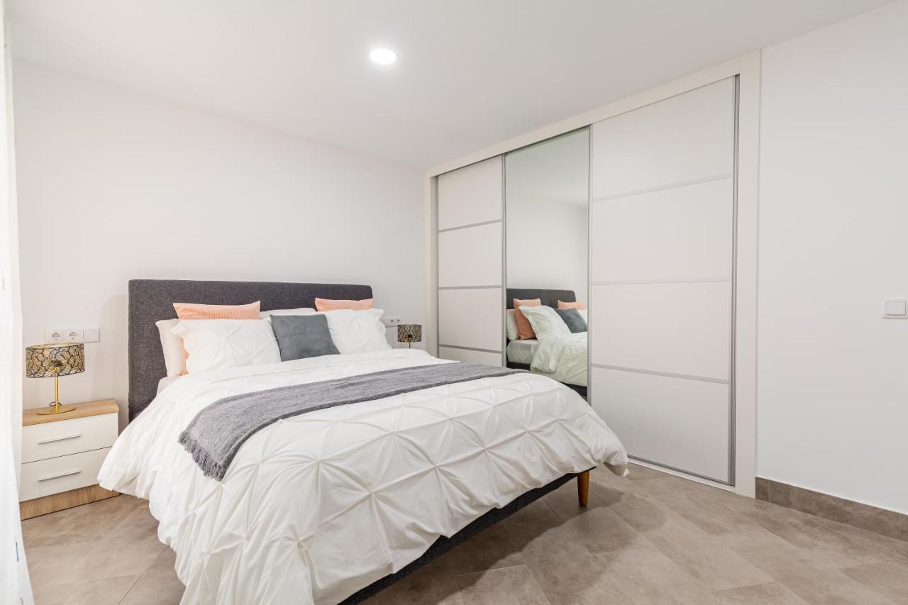 Modern Apartment Steps From The Beach トロクス・コスタ エクステリア 写真