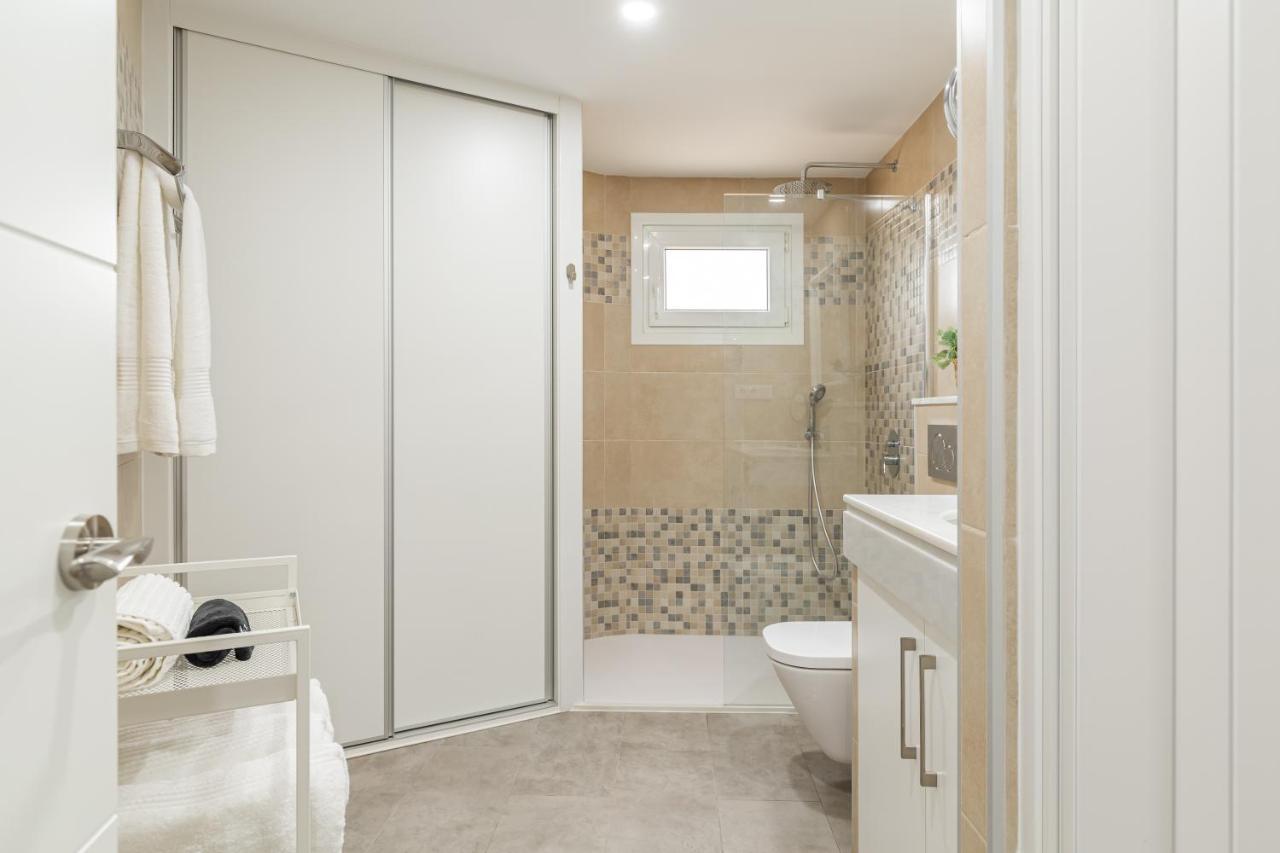 Modern Apartment Steps From The Beach トロクス・コスタ エクステリア 写真
