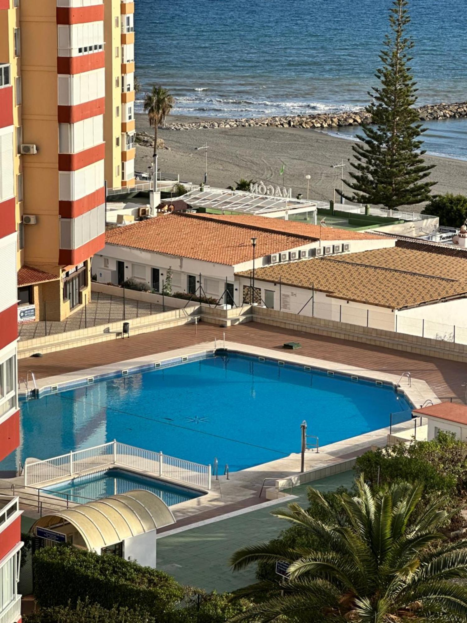 Modern Apartment Steps From The Beach トロクス・コスタ エクステリア 写真